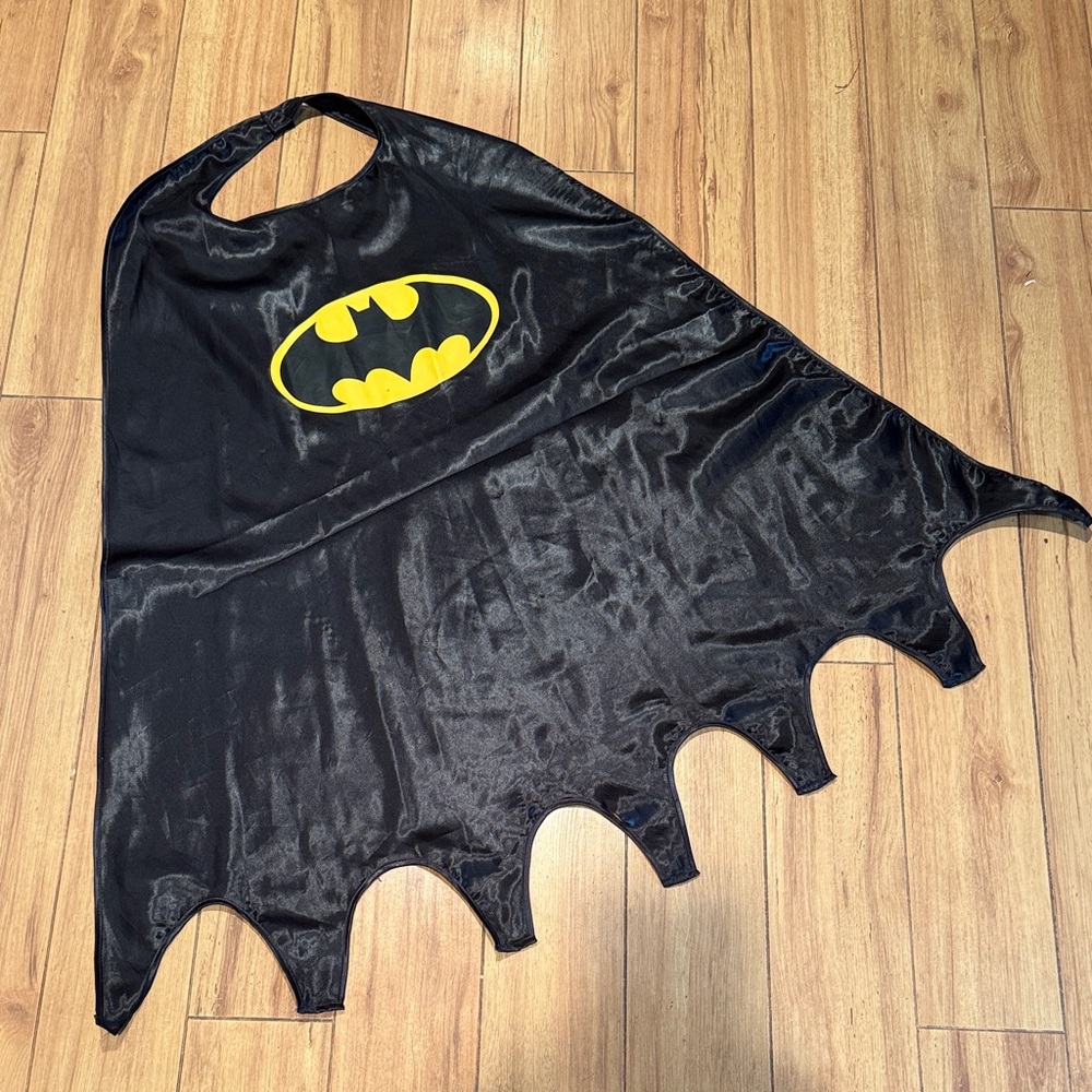 Six Flags Park Black Batman Cape